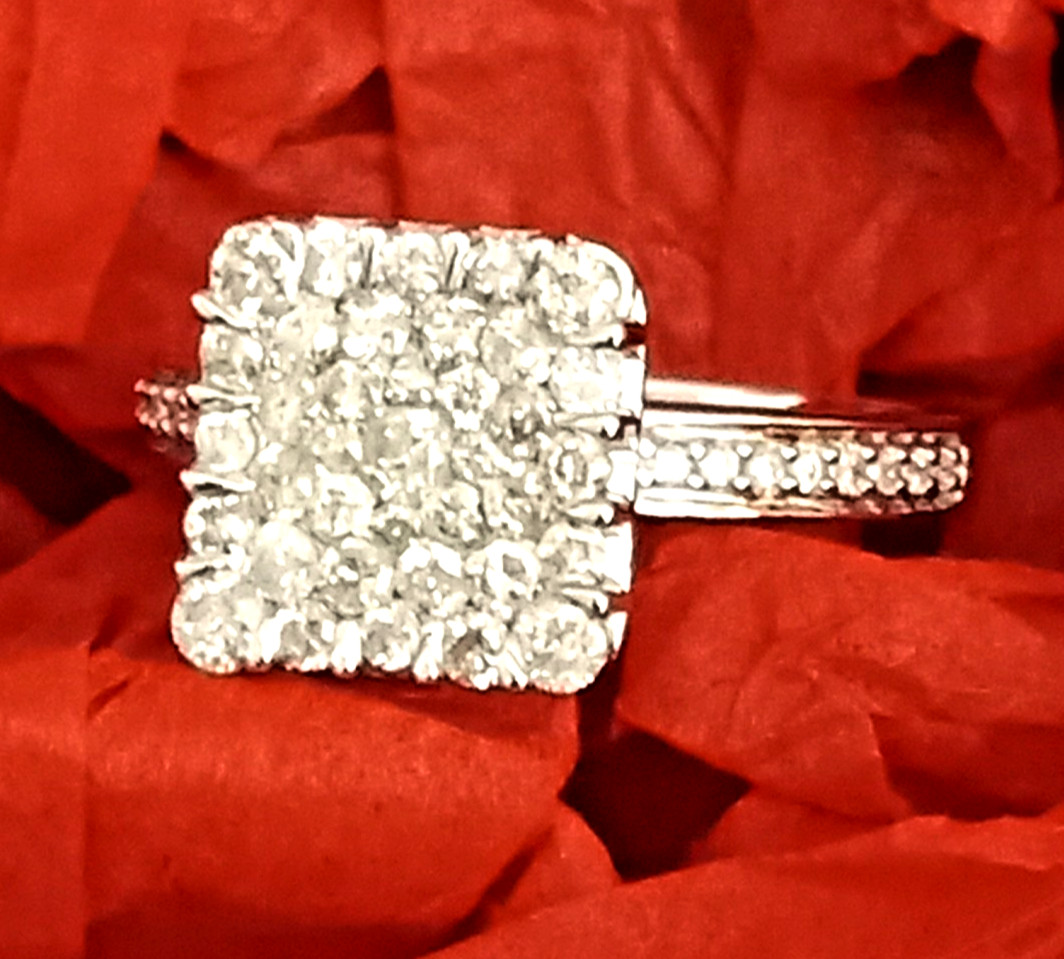 1ct Diamond (H 12) Ring in 10K White Gold Size 7, 3.70g