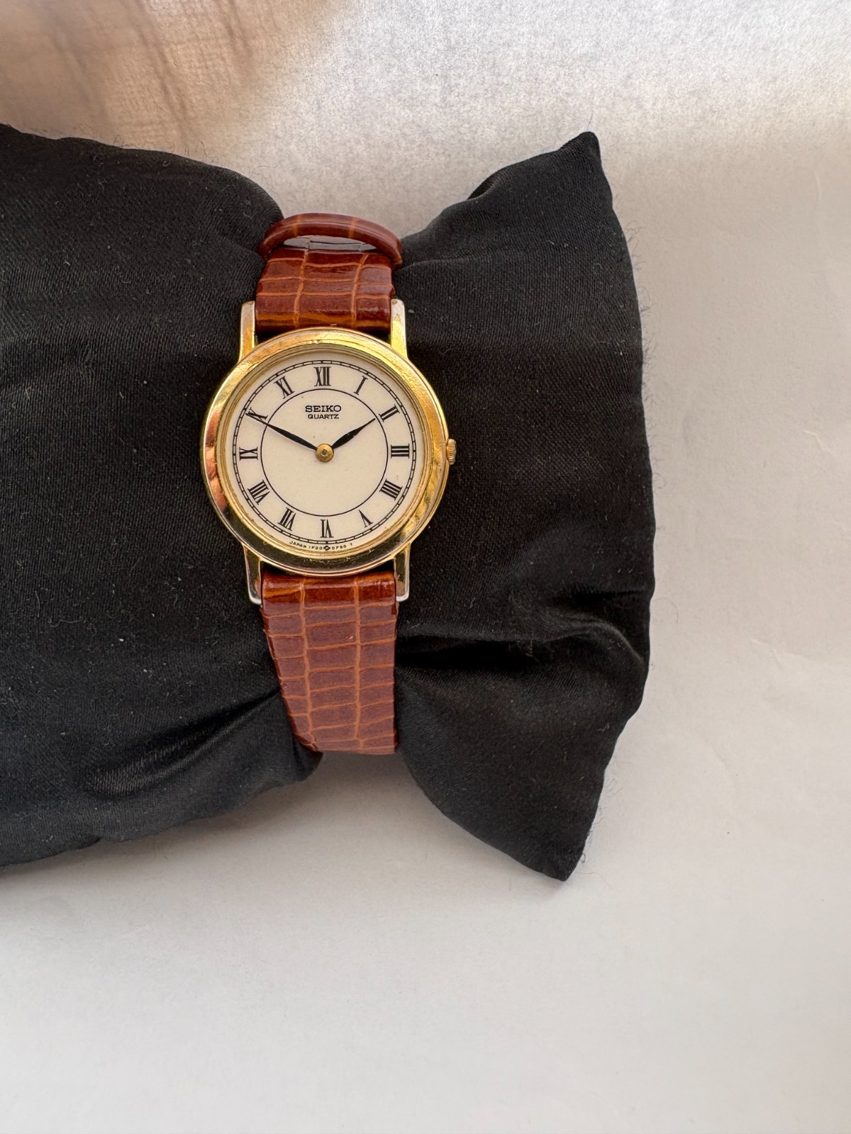 Seiko Women’s Vintage Quartz Leather Strap Watch 1F20-0B10