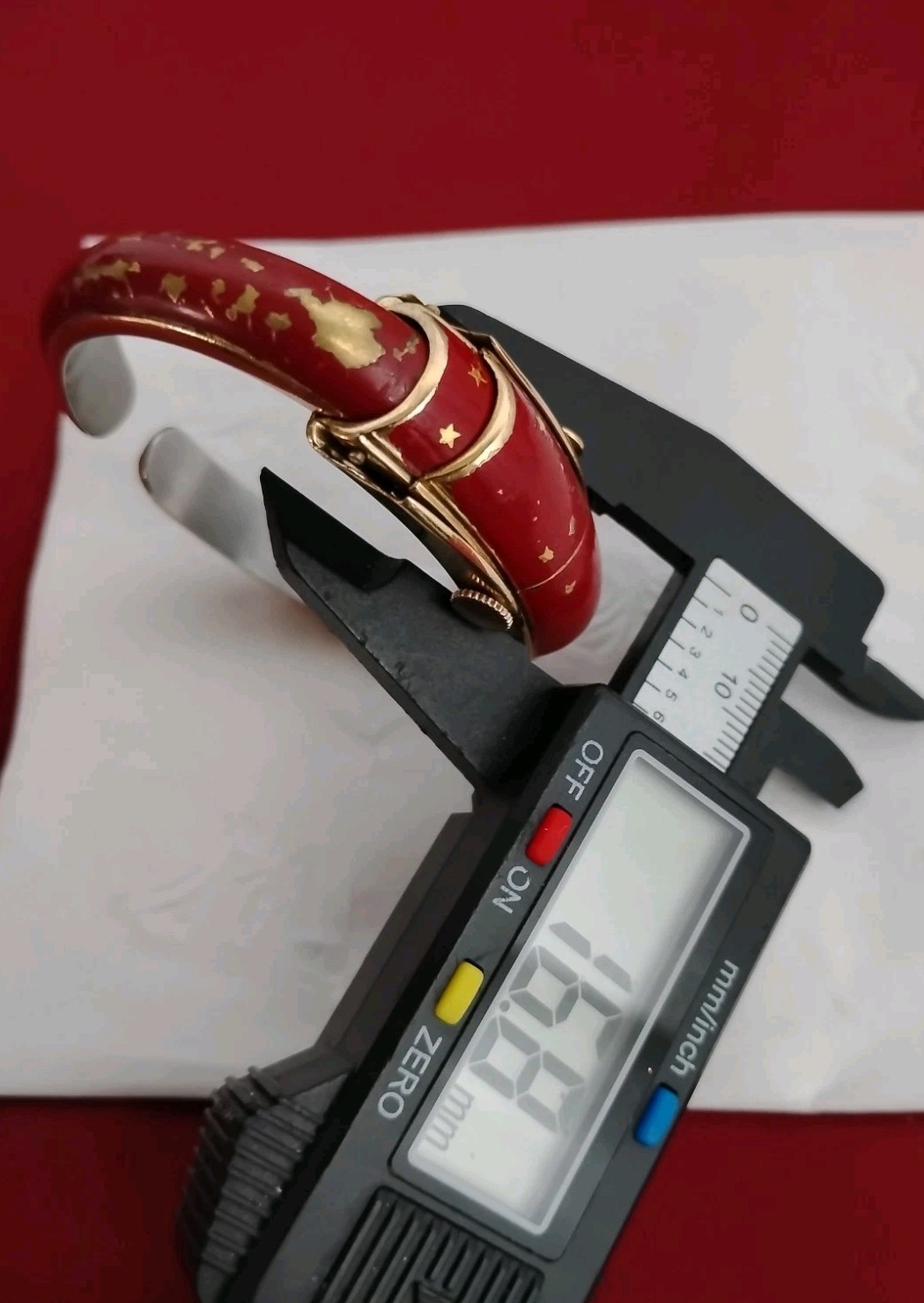 VINTAGE , RARE WYLER SWISS INCAFLEX PEEK-A-BOO BANGLE WATCH Runs