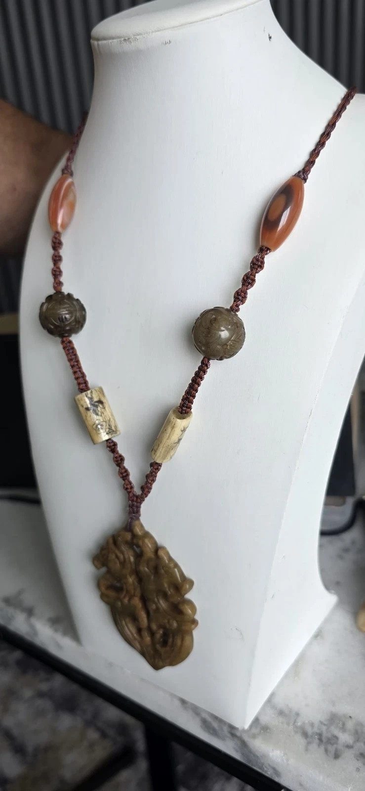 Vintage Asian Carved Hardstone Pendant Necklace Hand Knotted Agate Beads