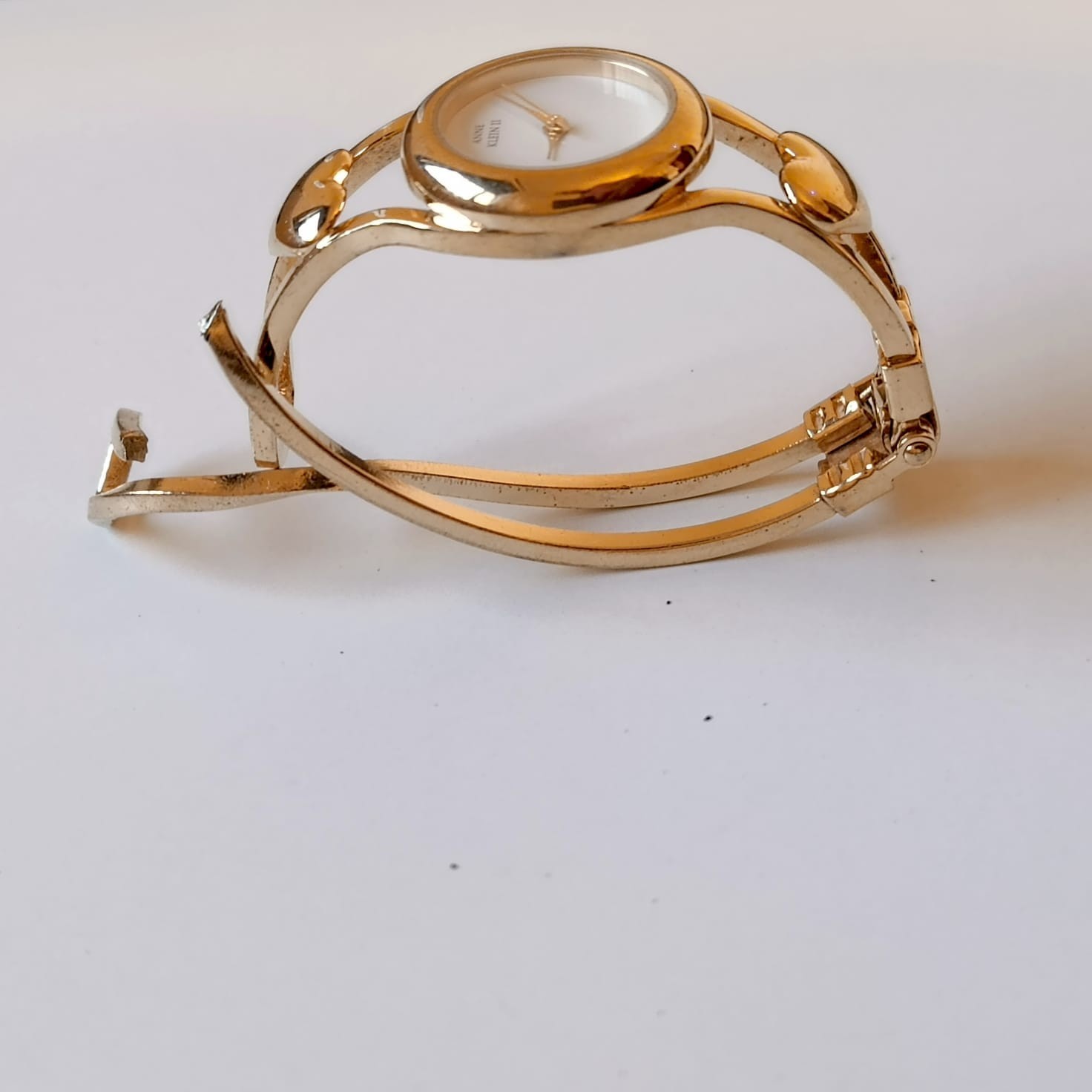 Vintage Anne Klein II Women’s Gold Tone Bangle Watch Heart Accent White Dial 10/