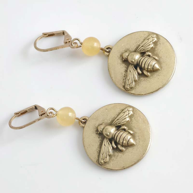 New Cabi Boho Bee Round Tag Drop Earrings Retro Women Party Vacation Jewelry