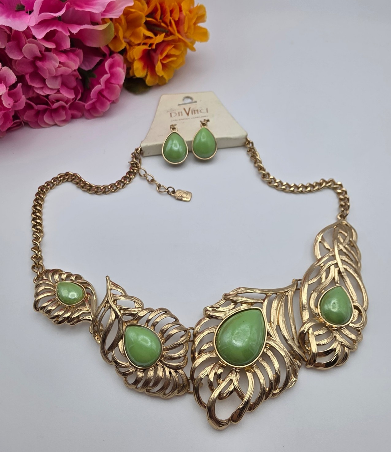 Vintage Da Vinci Green Cabochon Leaf Necklace Earrings Set Gold Tone 20in