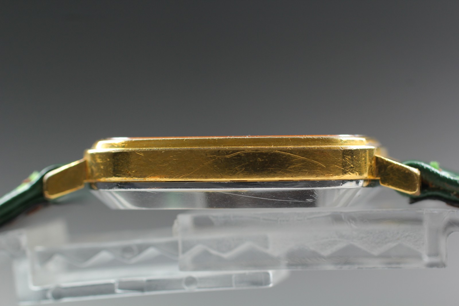 Vintage 1978 Near MINT OMEGA De Ville Cal.1330 31mm Gold Square Qz Men’s Watch