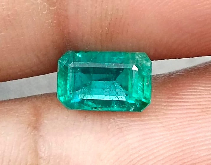 1.83ct Natural Emerald GSI Certified Octagon Cut Medium Green Zambian Gemstone