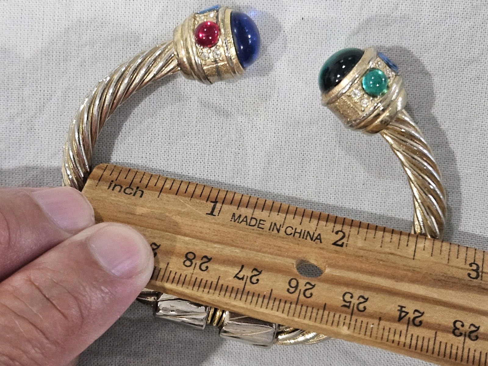 Beautiful Vtg gripoix Cabachon Blue Red Green gold tone cable cuff bracelet