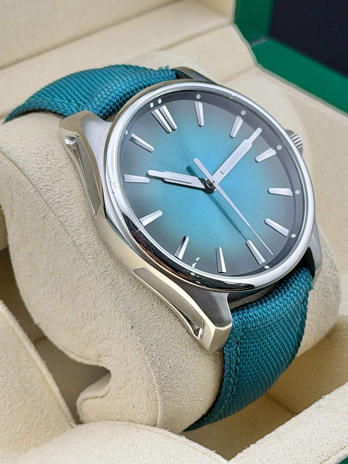 H. Moser & Cie Pioneer Centre Seconds Blue Lagoon fumé 3200-1214 43mm Stainless