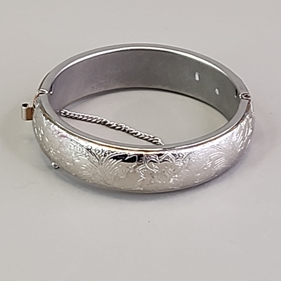 Vintage Etched Bangle Bracelet 15mm Hinged Silver Tone Push Lock 6.5″