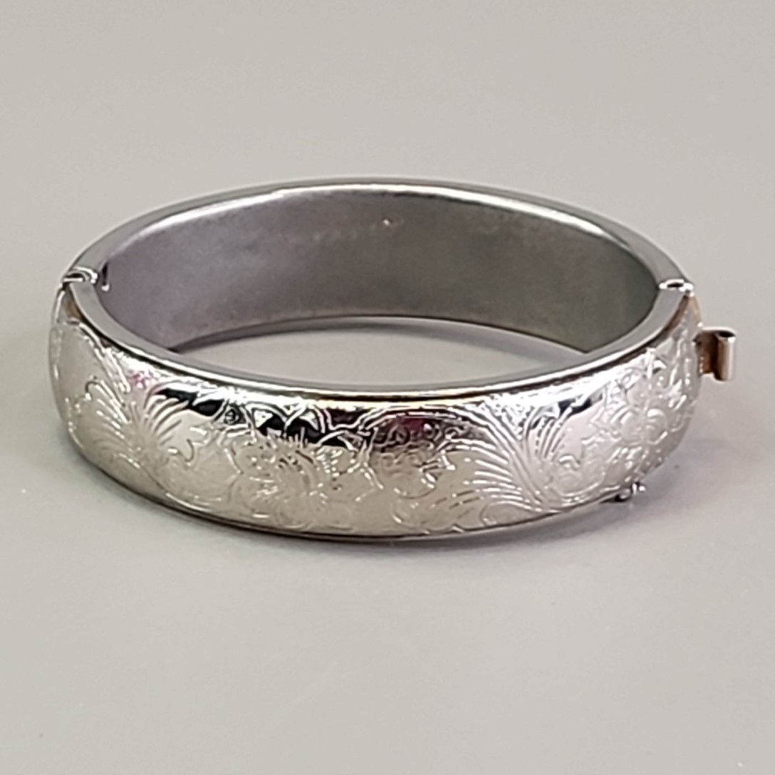 Vintage Etched Bangle Bracelet 15mm Hinged Silver Tone Push Lock 6.5″