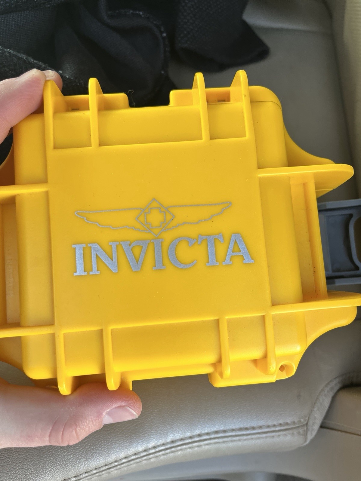 Invicta Pro Diver Men’s Quartz 200m Orange Dial Silicone Strap Black Case Box