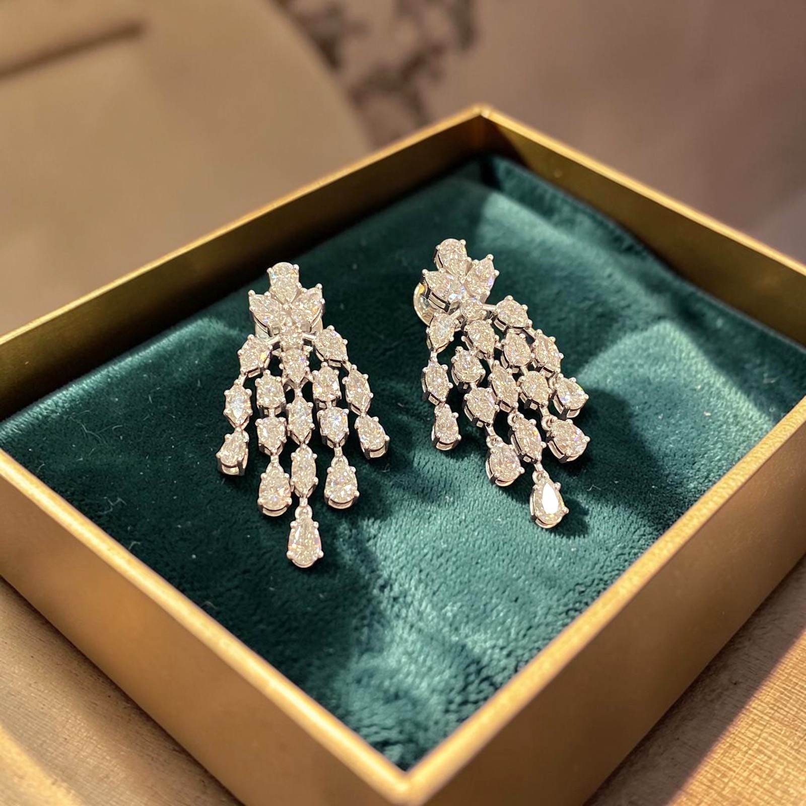 Beautiful 4.07 Cts Pear Marquise Round F/VS1 Diamonds Dangle Earrings 18K Gold