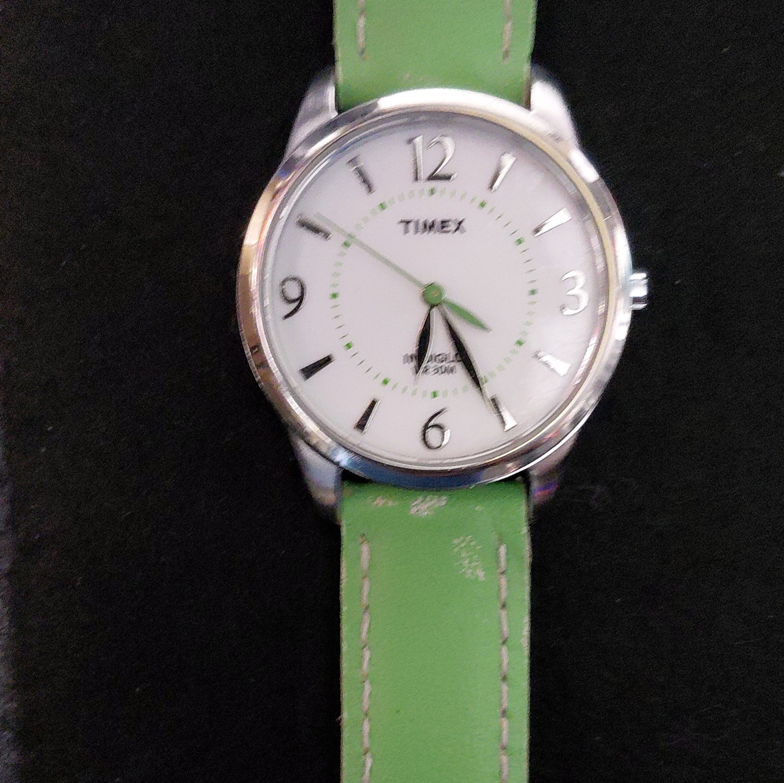 Timex Indiglo Women’s Quartz Analog Wristwatch Green Leather Strap White Dial