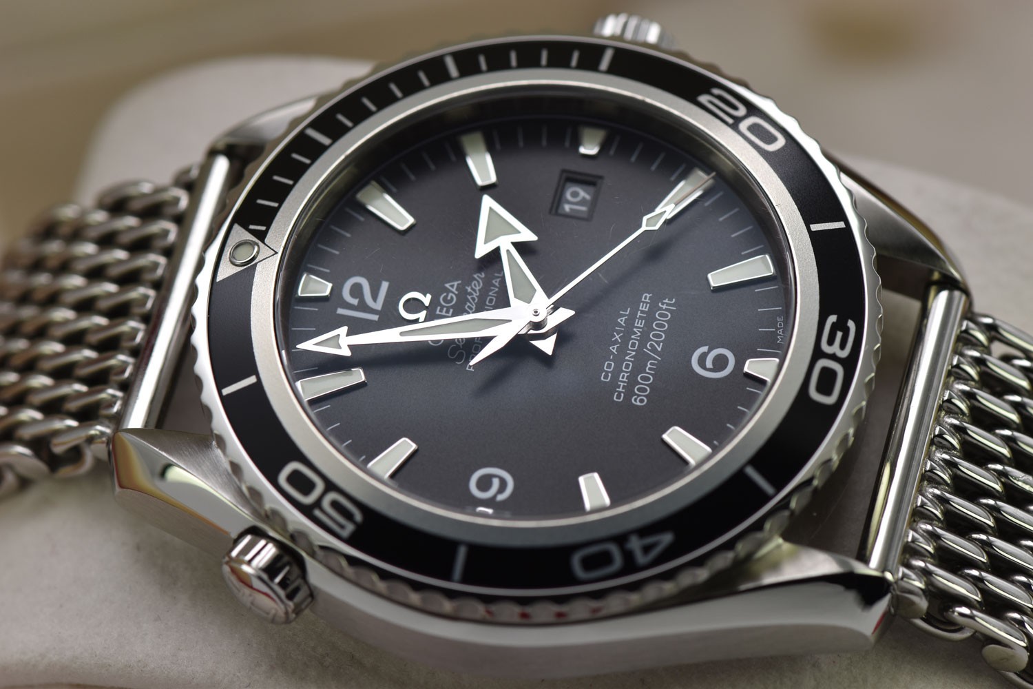 Omega Planet Ocean XL 45.5MM Auto Black Dial Shark Mesh Bracelet 2500D 2200.53
