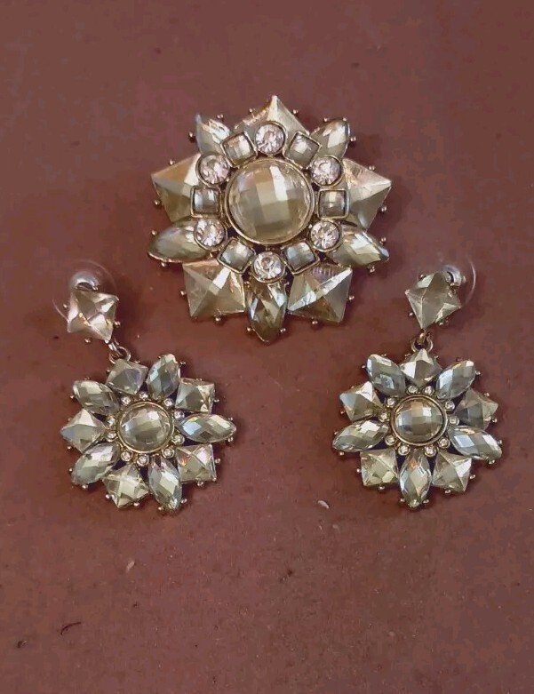 Brooch & Earrings Gift Set Faux Stones diamonds and Rhinestones.