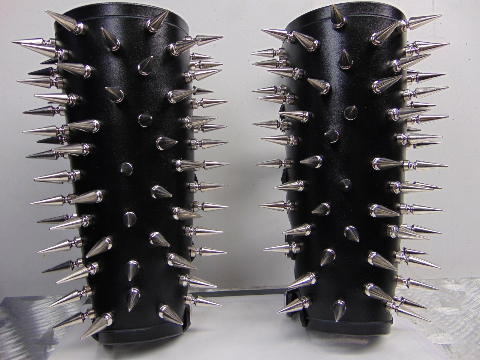 MARDUK’S LEATHER OLD SCHOOL SPIKED BRACERS. BLACK METAL (MDLG0011)