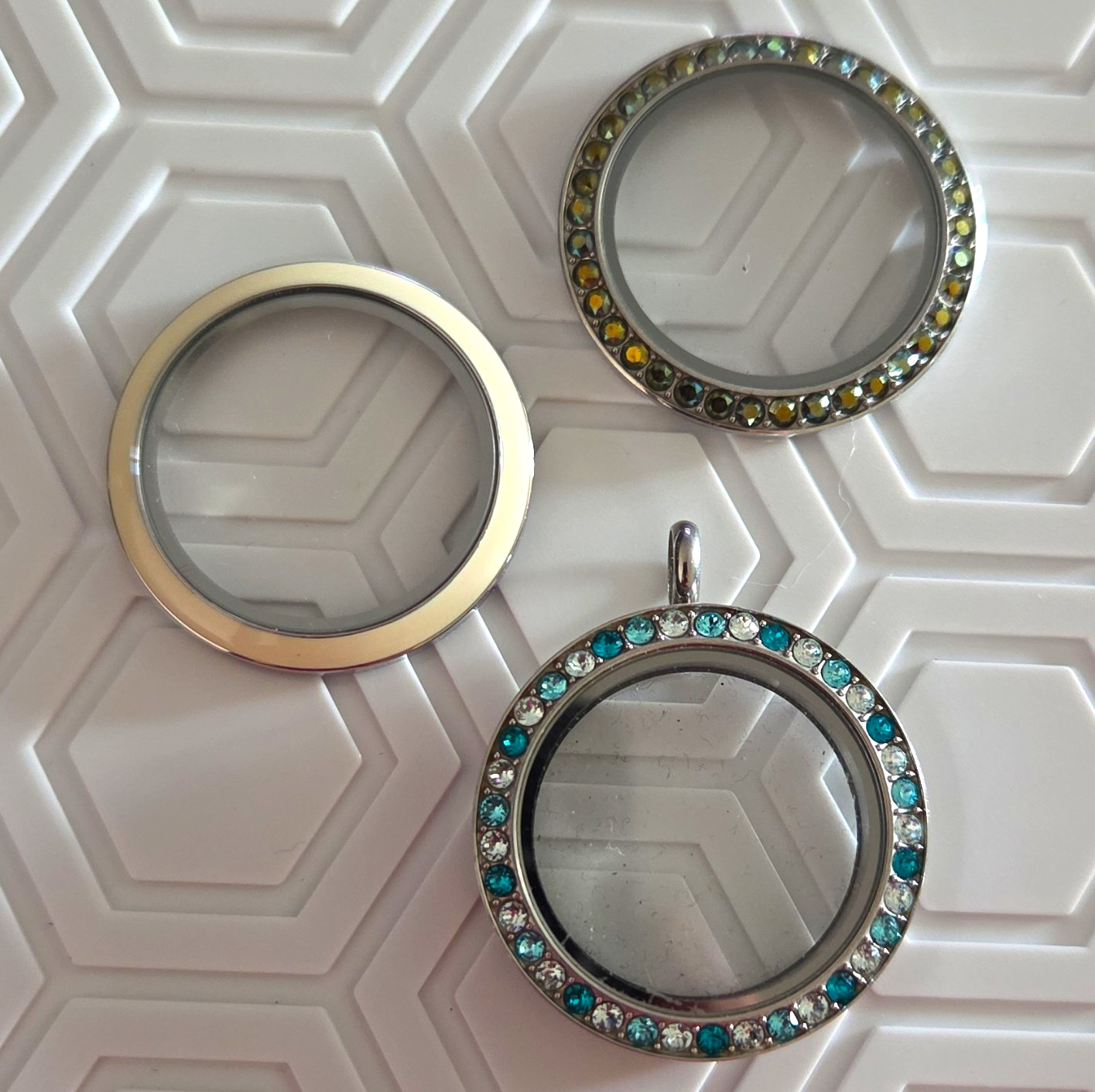 Origami Owl Silver Twist Locket With 2 Extra Faces