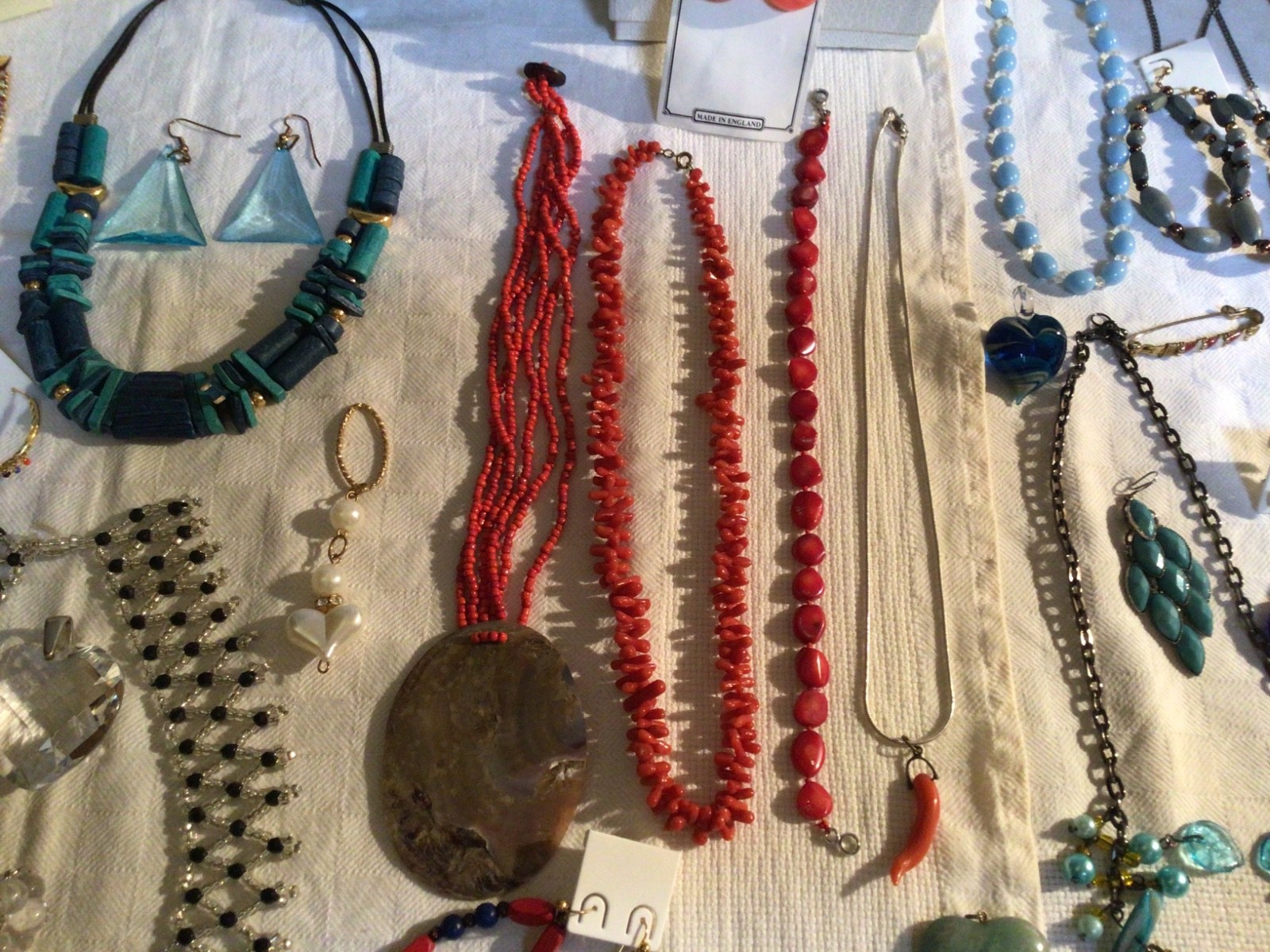 MAX LOT WITH NATURAL RED CORAL BRACELETS NECKLACES EARRINGS WITH BOXES