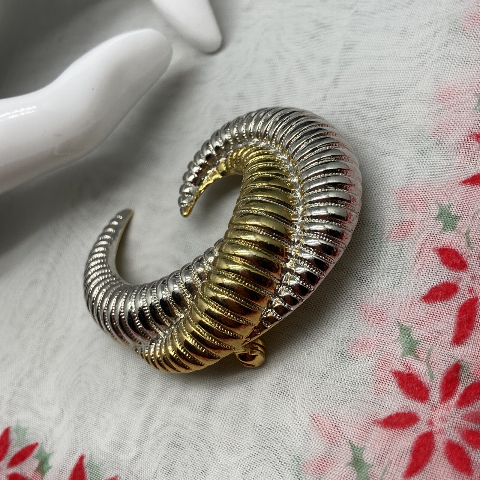 Silvertone Goldtone Swirl 2 1/4” Brooch Pin 2977