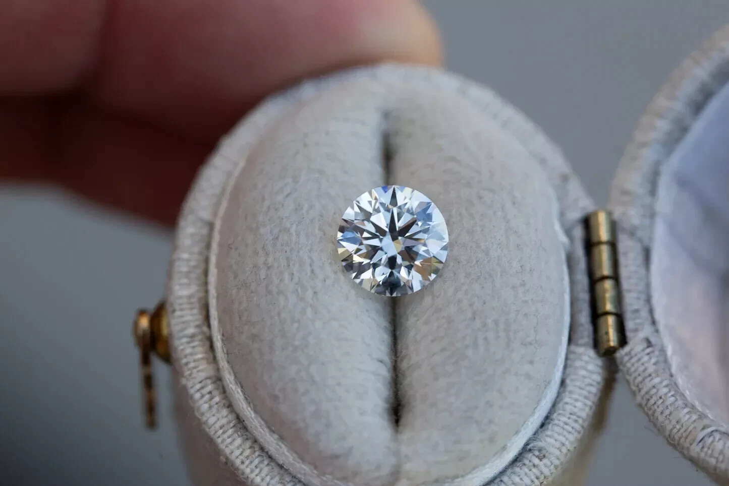 2.45 CT Natural White Diamond Round Cut 9 MM VVS1 D Grade IDGL Certified A3