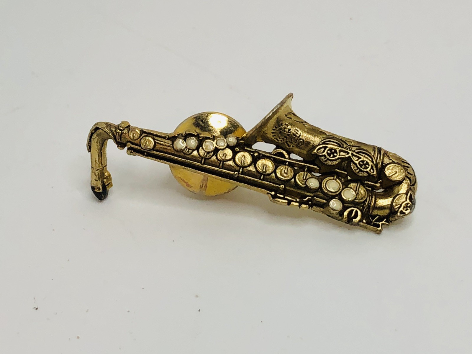 Vintage Future primitive, detailed ￼gold tone saxophone Lapel pin￼ 1.5″