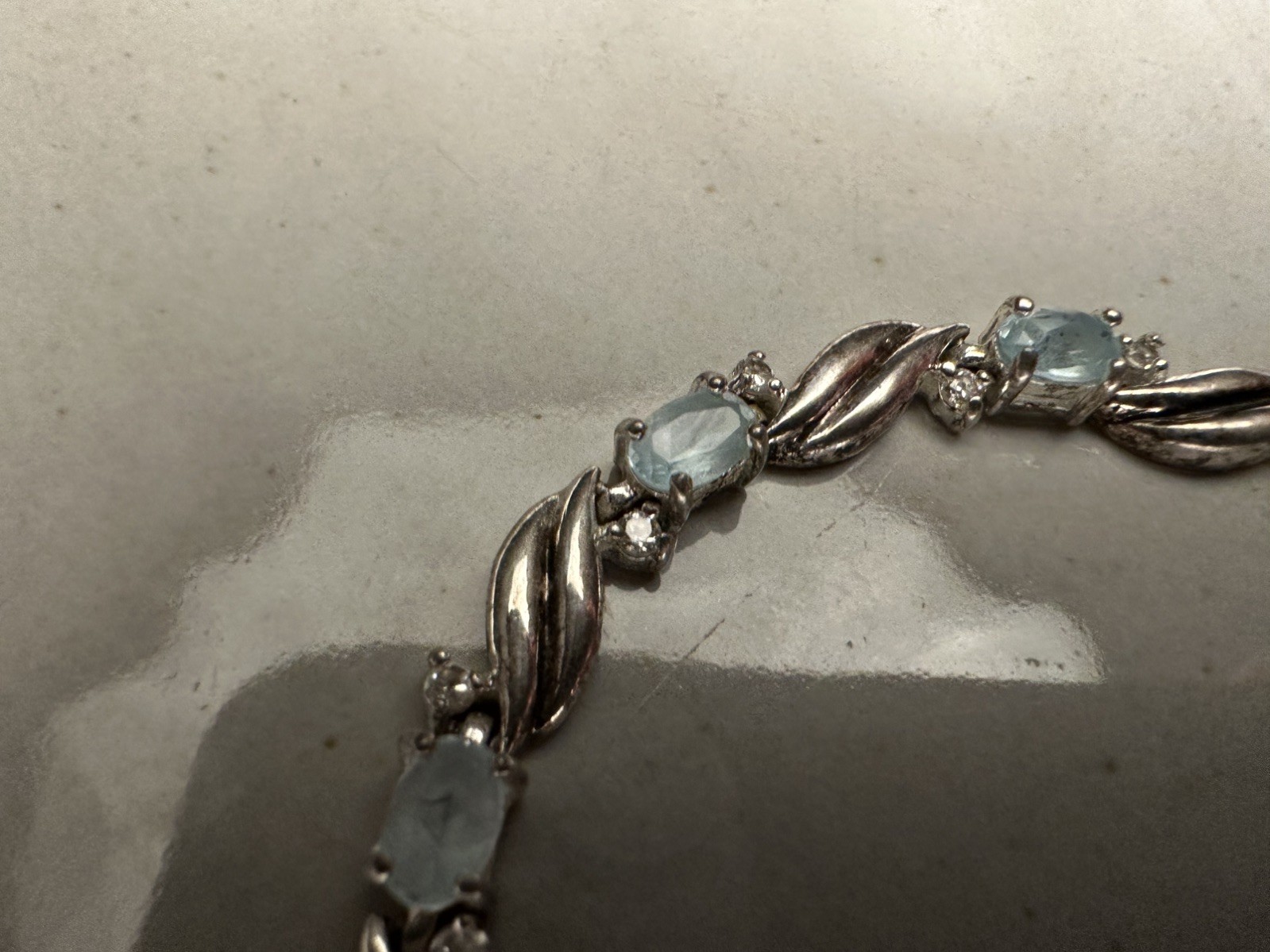 Silver Topaz Tennis Bracelet 8” great condition estate sale find