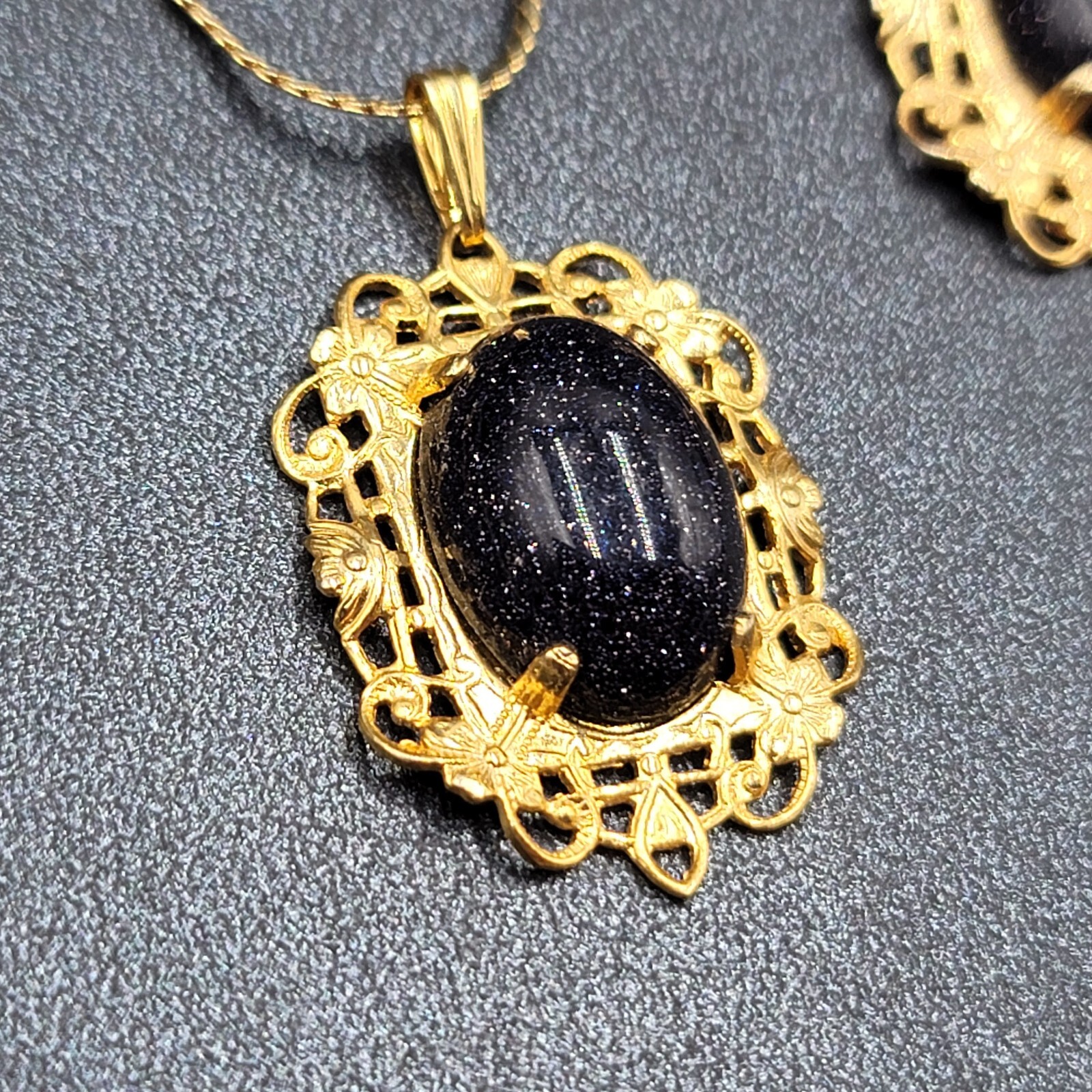Necklace Earrings Set Gold tone Purple Sandstone Oval 16.5″ Chain Earrings 1.25″