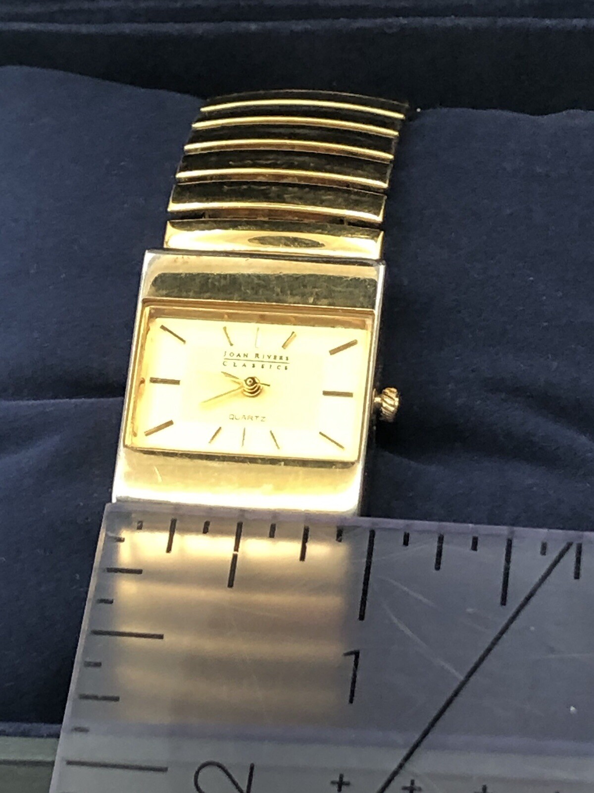 JOAN RIVERS V377 Classic Collection Gold Tone QUARTZ WATCH w/Stretch Band