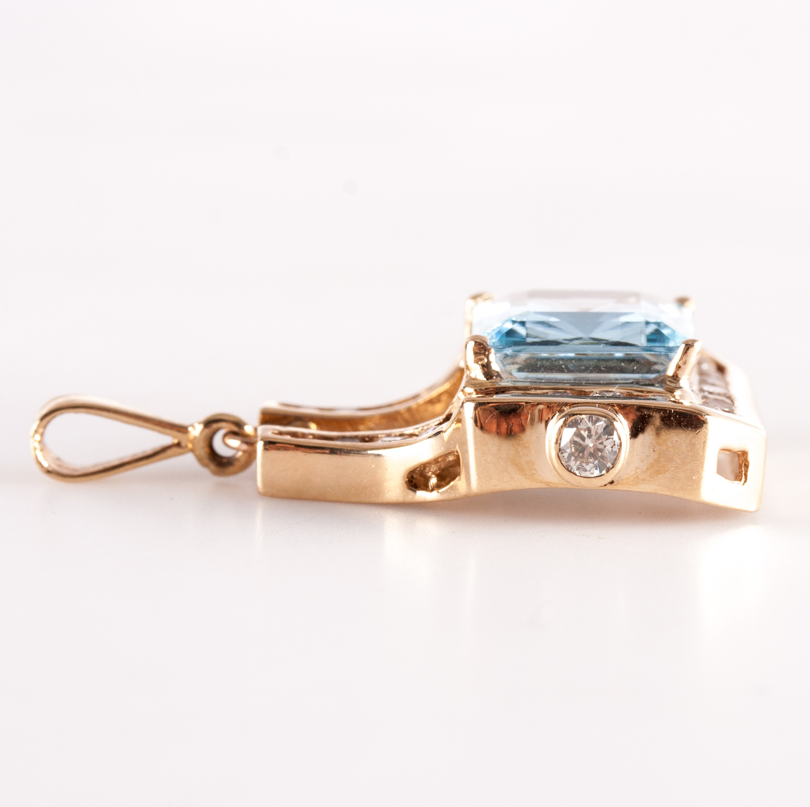 14k Yellow Gold Emerald Shaped Aquamarine Diamond Pendant 35.20ctw 5.85g