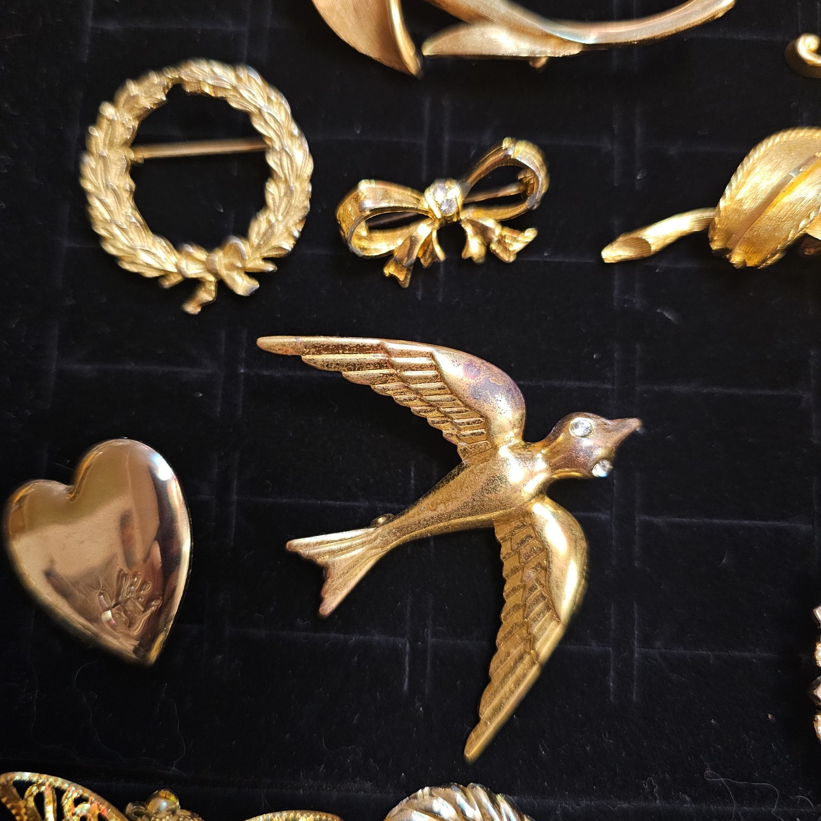 Vintage Brooch Pins Lot 30 Unbranded/Trifari/Dubarry/Ricci/J. Lee/Boucher B84