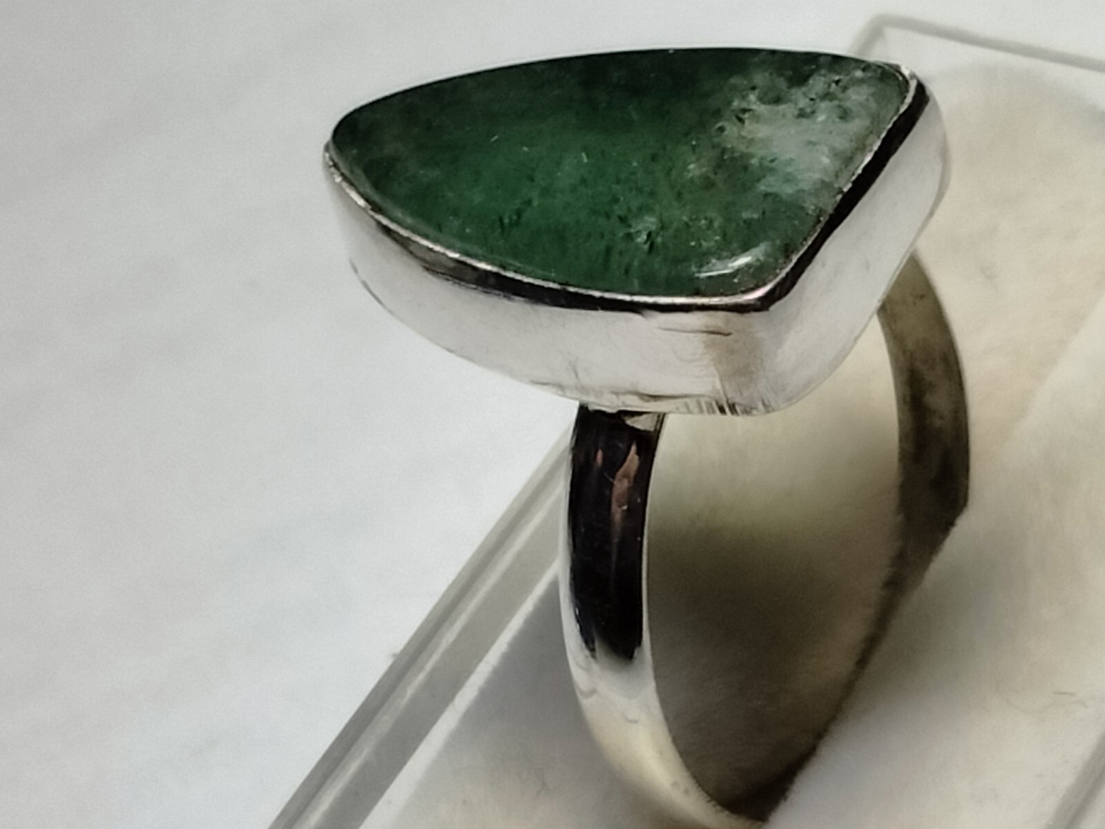 ATTRACTIVE NATURAL GREEN ONYX IN STERLING SILVER 925 RING SIZE 8.75-9.0