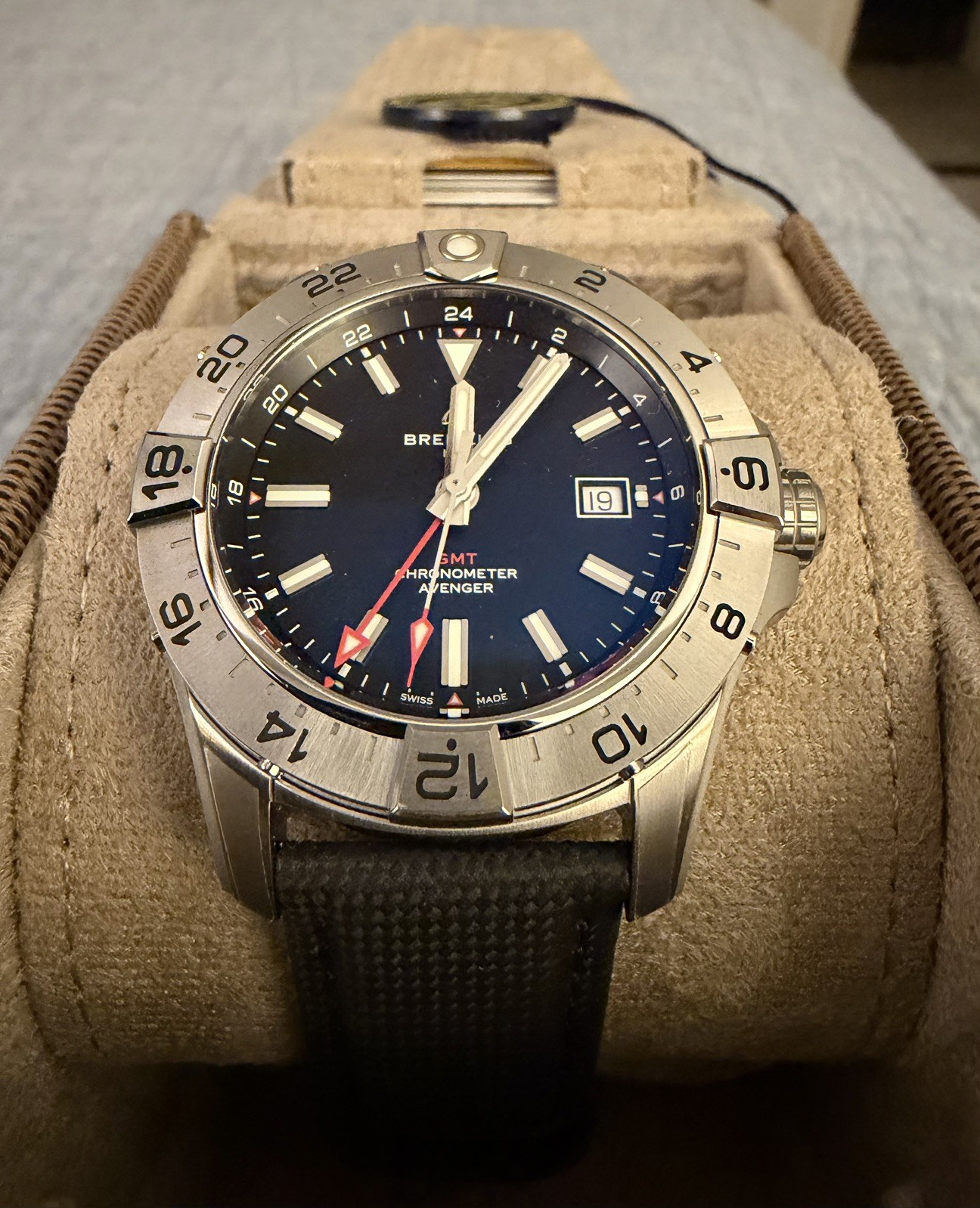 Breitling Avenger Automatic GMT 44 A32320101B1X1