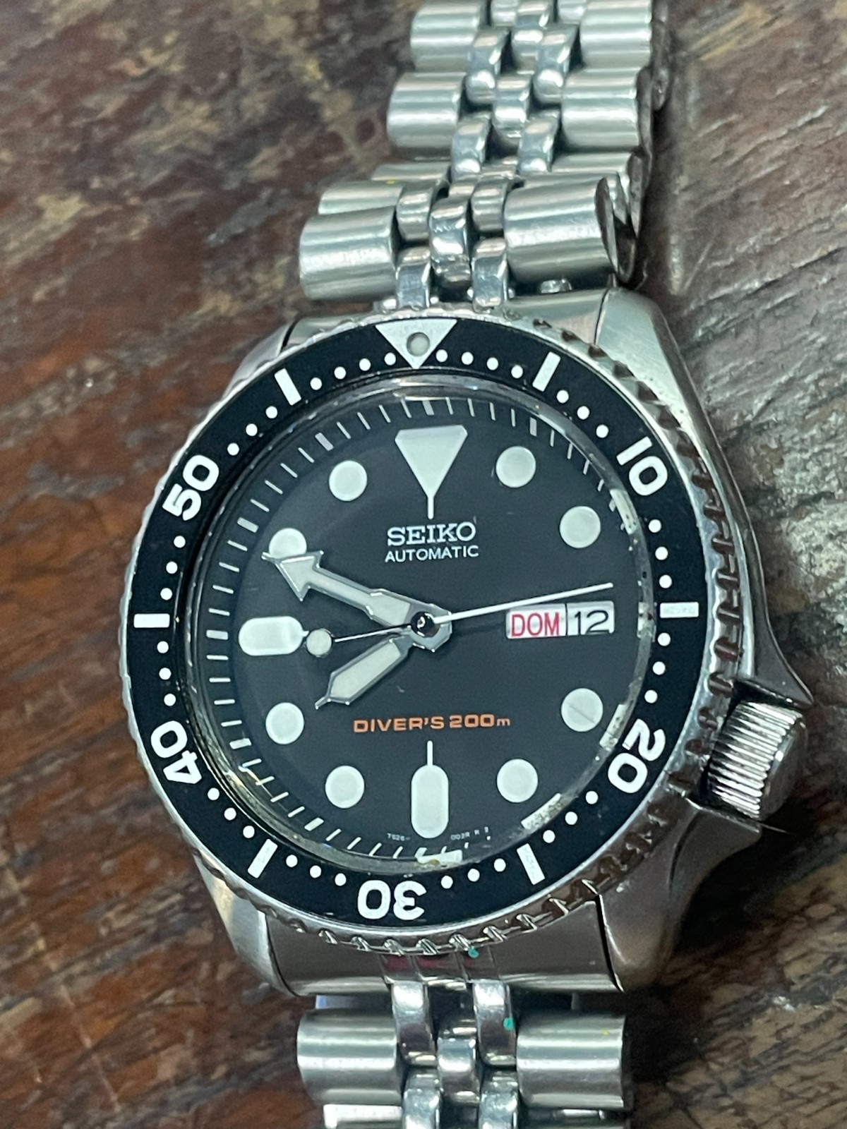 Seiko Men’s Black Watch – SKX007