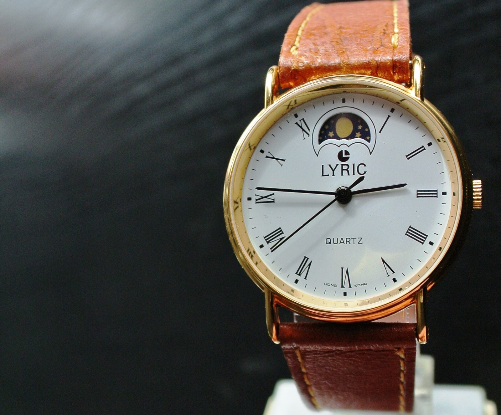 VINTAGE LYRIC ELEGANT MOON PHASE DIAL QUARTZ MEN’S GOLDEN LEATHER DRESS WATCH