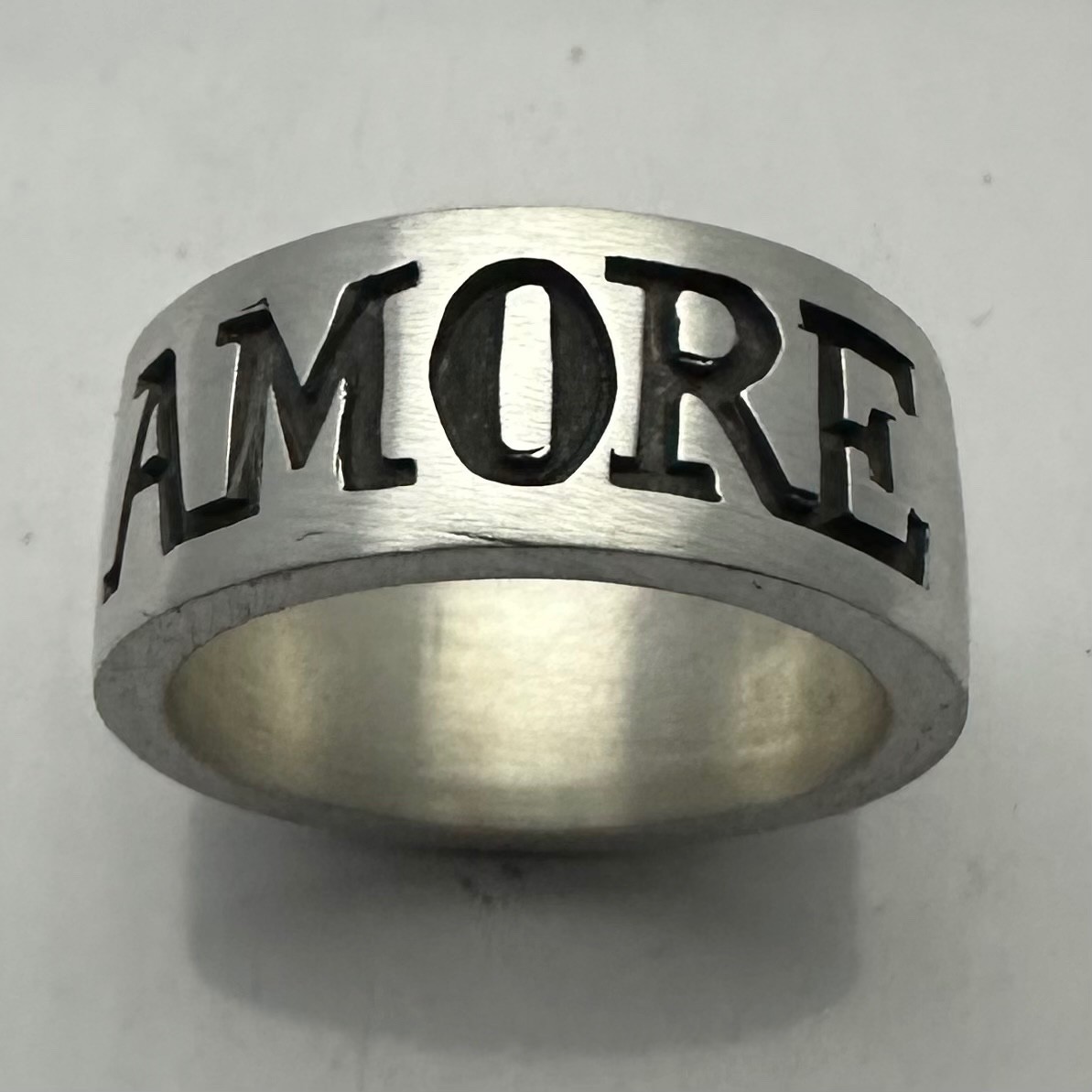 MJG STERLING SILVER UNISEX AMORE WEDDING BAND. SIZE 9. FREE SIZING. 16.5 GRAMS