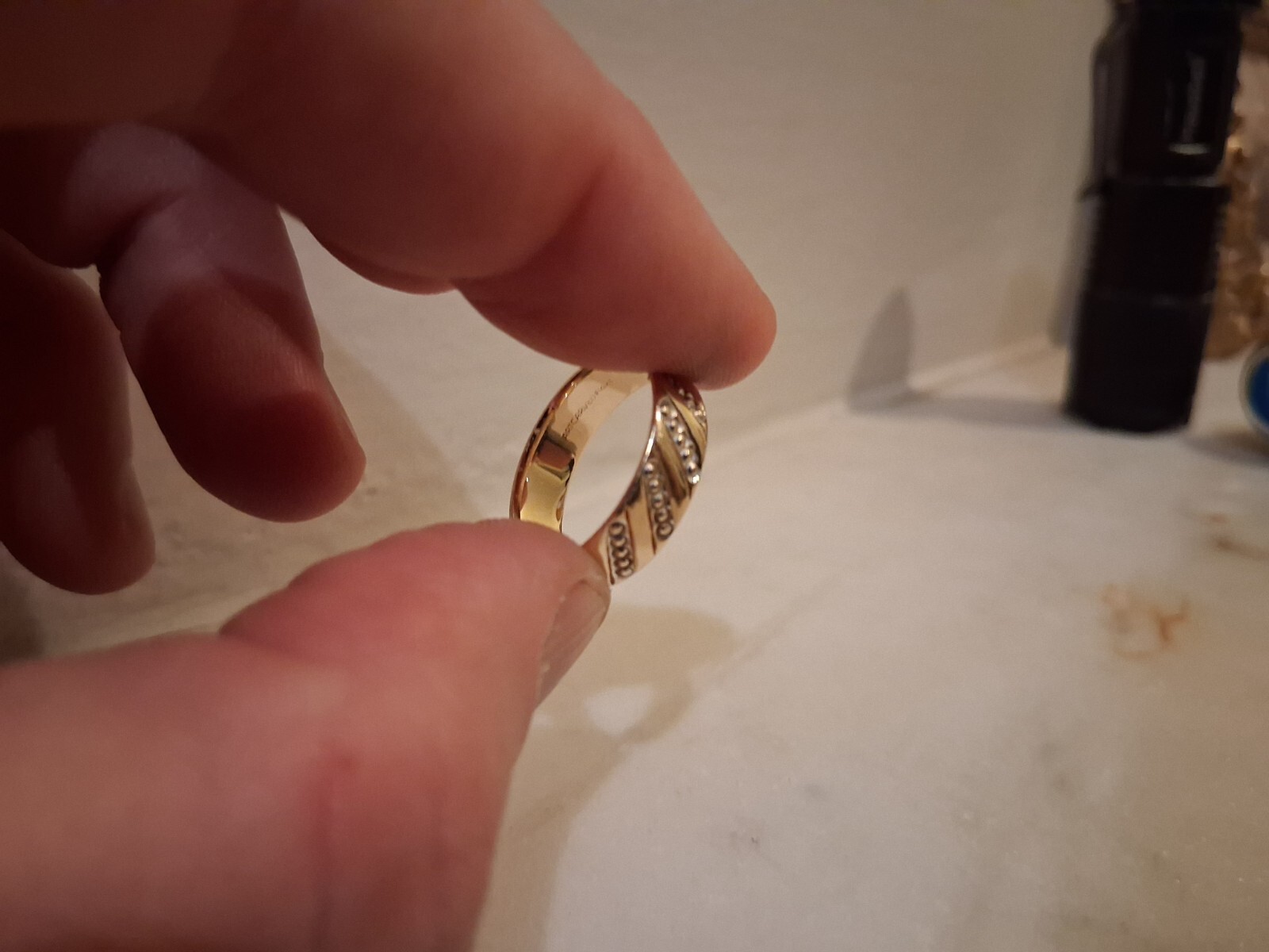 14k Gold Textured Art Carved Wedding Band/Ring Size 7, 3.6 grams, not gold scrap