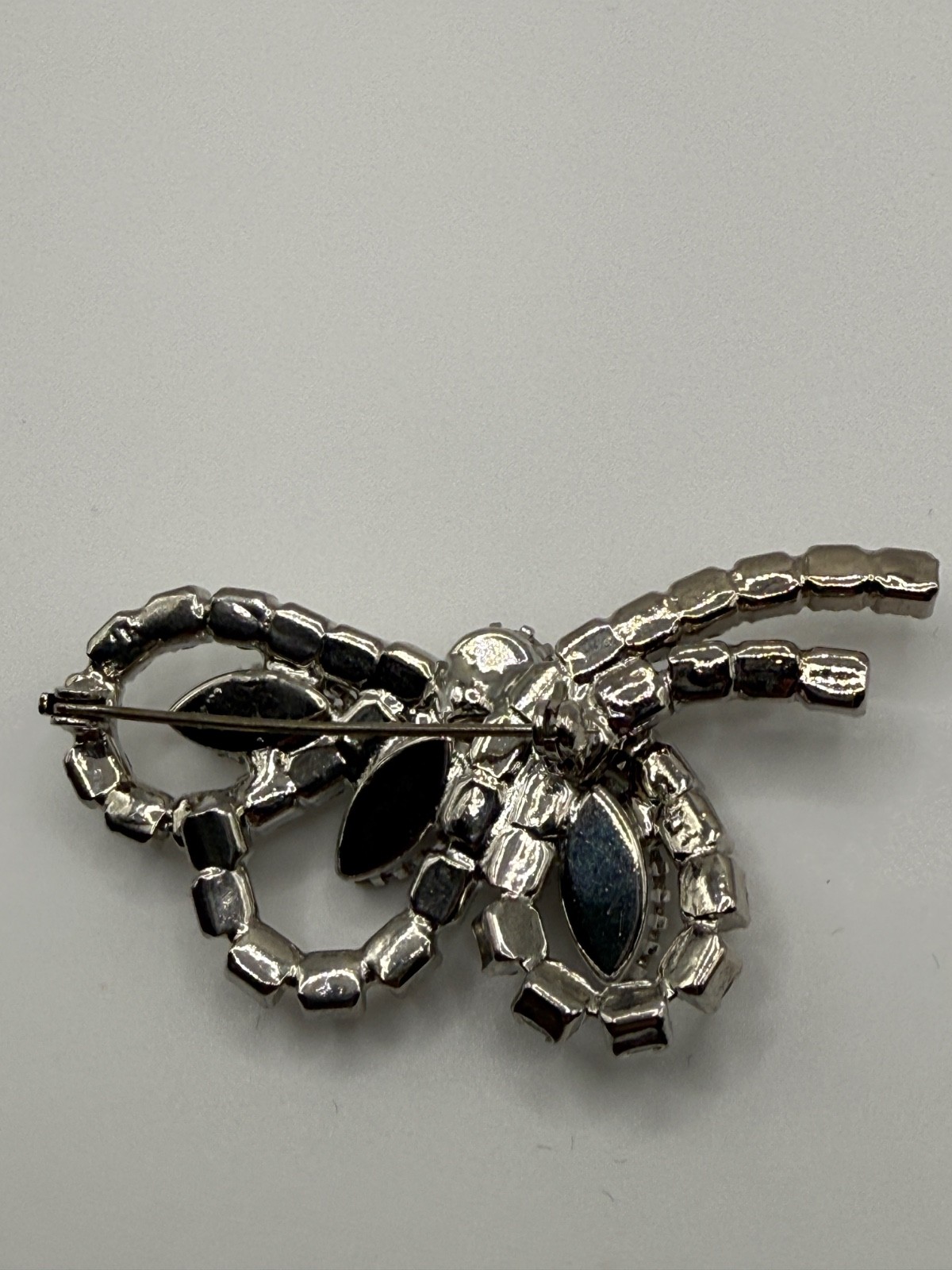 Vintage Statement clear rhinestone brooch pin bow sparkling prong set