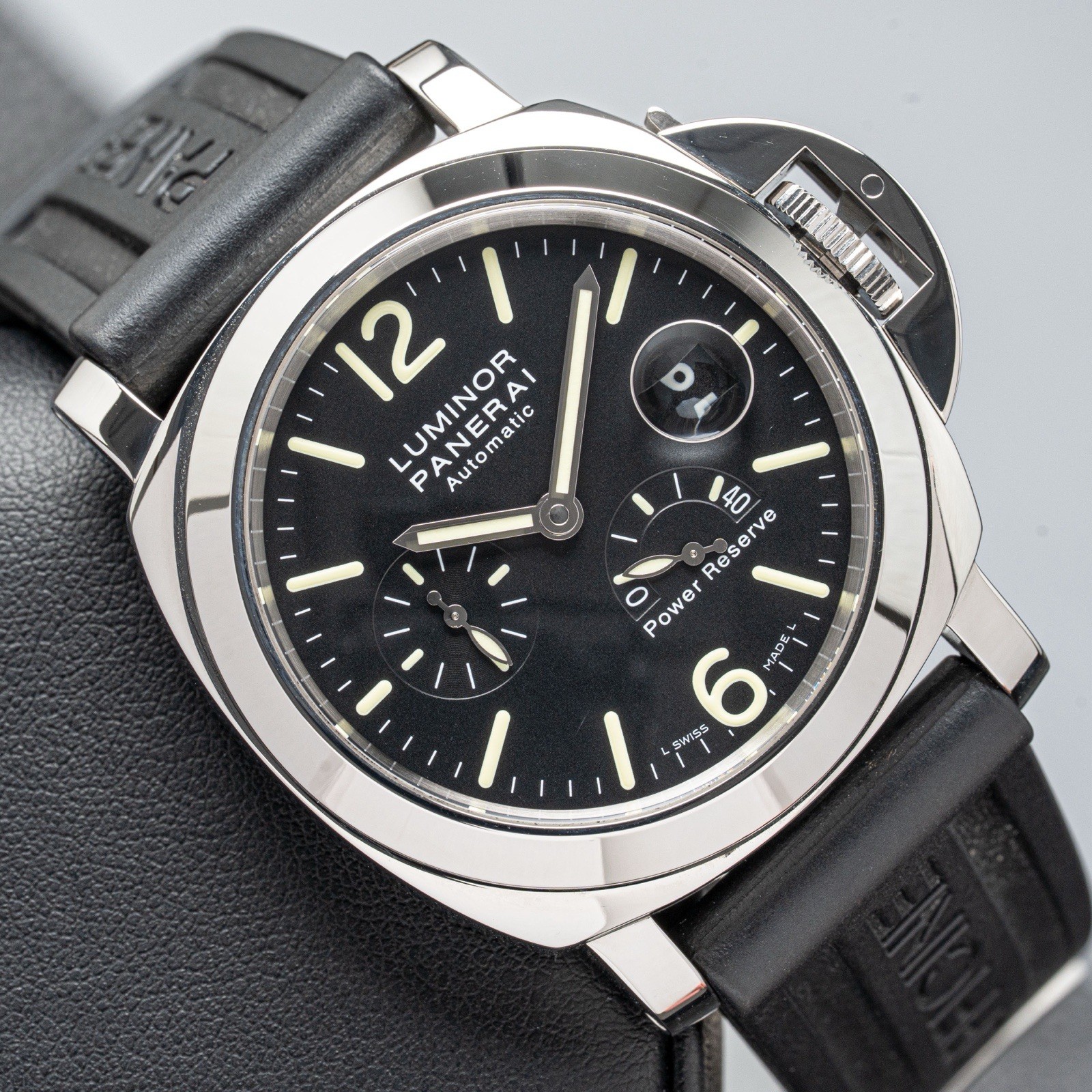 Panerai Luminor Men’s Black Watch with Rubber Strap – PAM00090