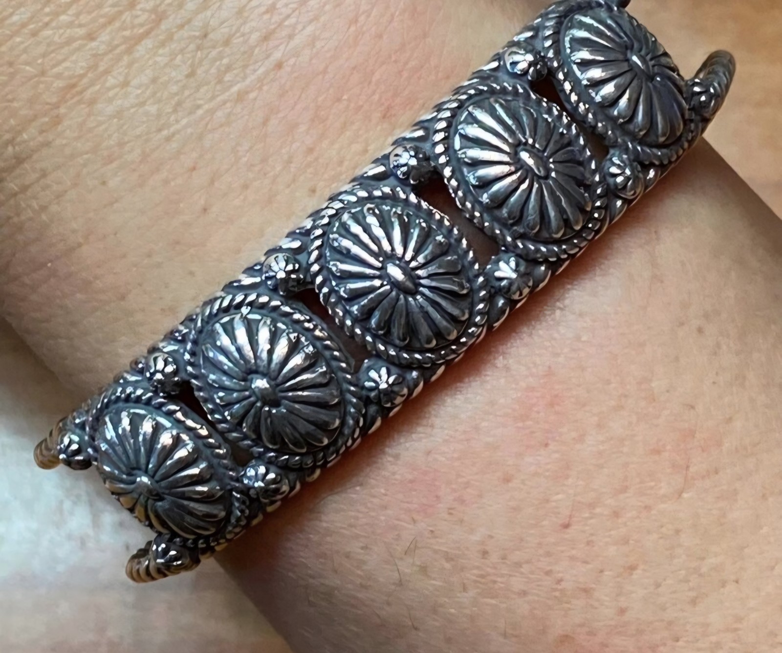 Carolyn Pollack Vintage Sterling Silver Single Row 5 Conchos Bracelet