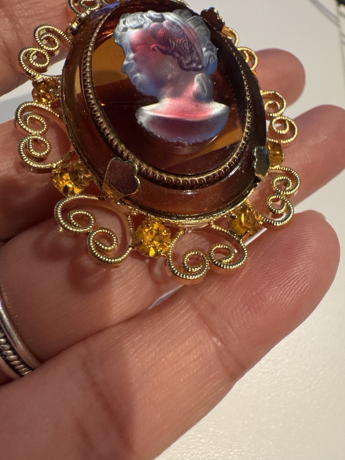 Confirmed Vintage JULIANA Cameo For CELEBRITY NY Brooch / Pendent & Earings Set