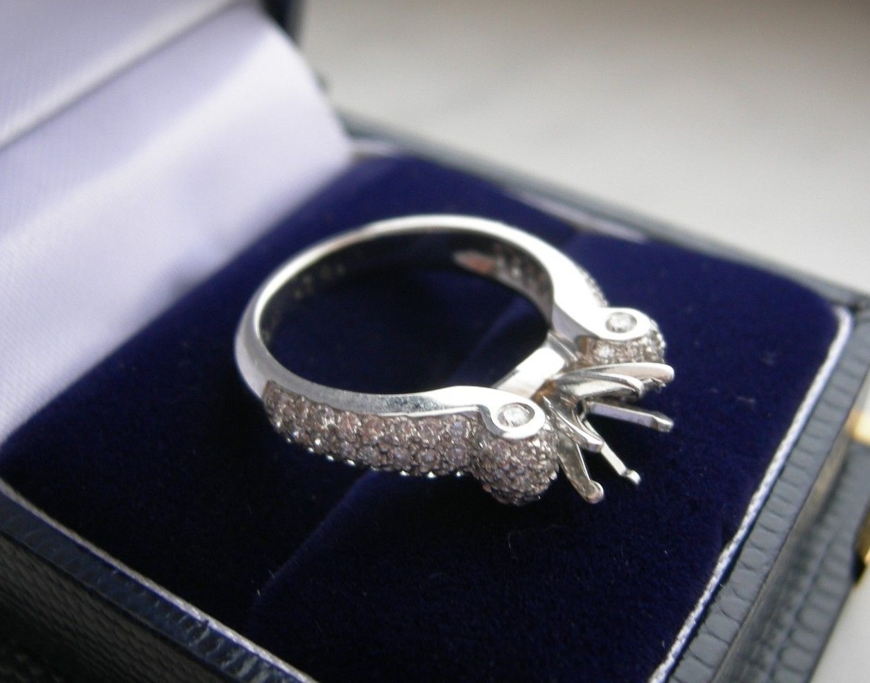 PLATINUM DIAMOND ENGAGEMENT RING 8.6 GR SEMI MOUNT 0.79 CTW NICE