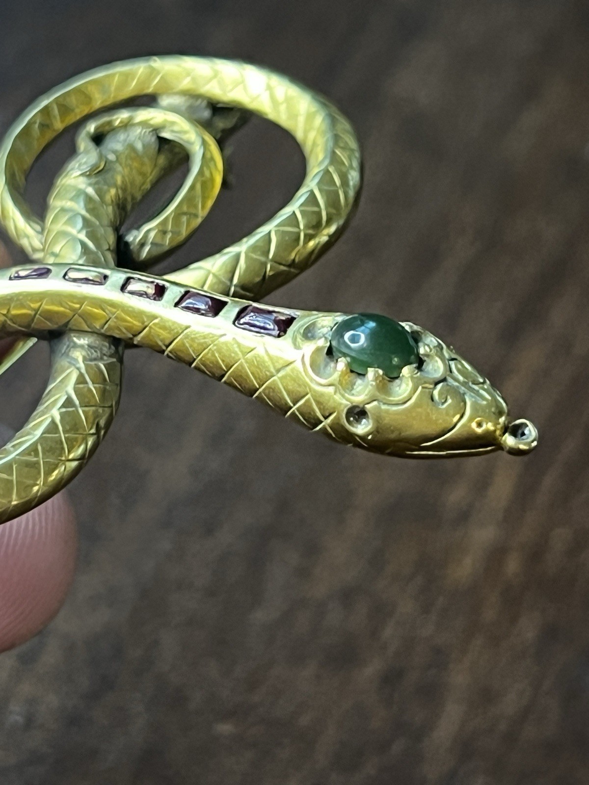 1985 Metropolitan Museum of Art MMA Gold Tone Snake Brooch Enamel Green Cabochon
