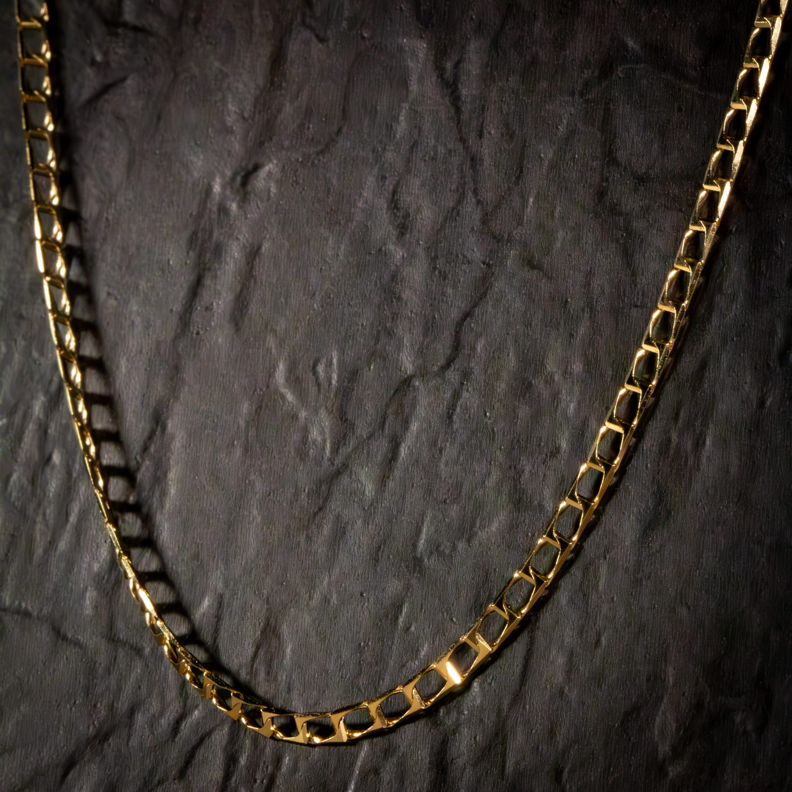 9Carat Yellow Gold 18″ Square Curb Chain/ Necklace (2.5mm Wide)