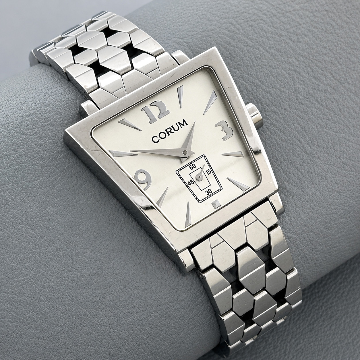 Vintage CORUM Boutique Ref. 105.404.20 Swiss Quartz Watch SS Original Owner