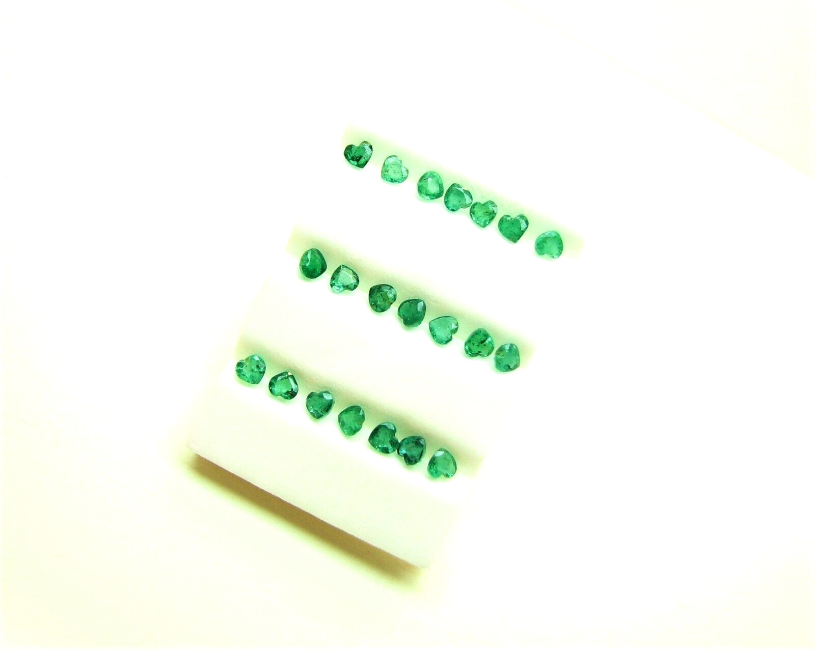 Natural Loose Gem Heart Emerald 3.2-3.7×3.5×3.7MM 3.6 Cts Tol, 21 Pcs Lot