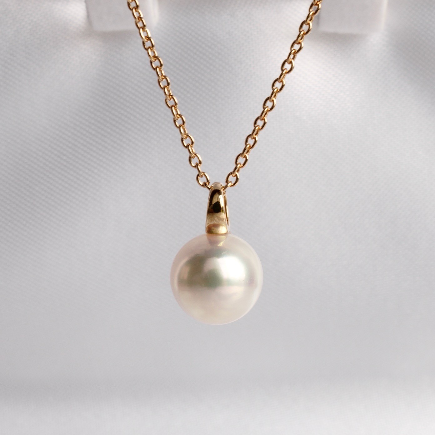 AAA High Luster 8.7MM Round White Japanese Akoya Pearl Pendant, 14K Yellow Gold