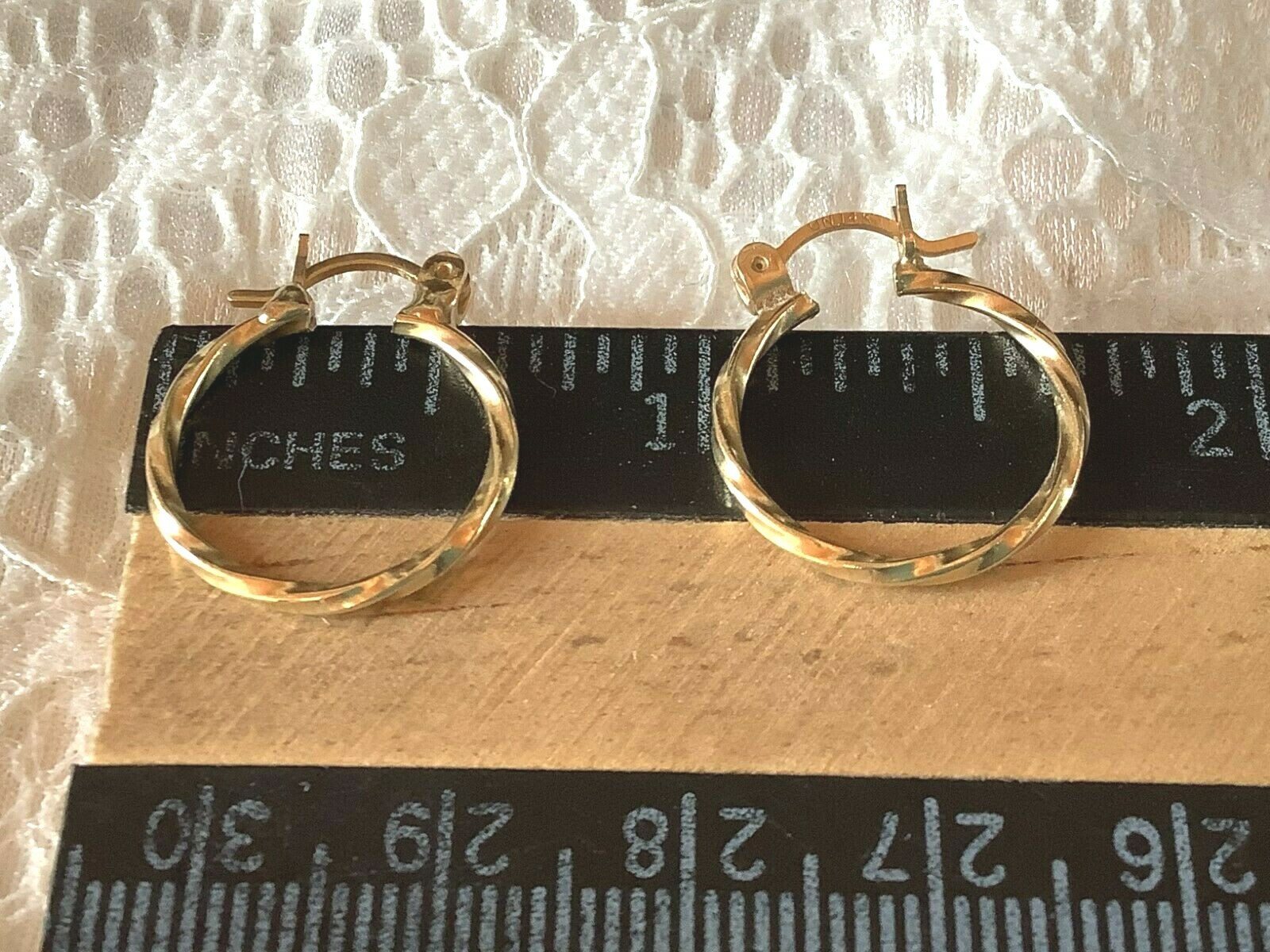 14k Yellow Gold Twisted 5/8 Inch Hoop Latch Back Earrings 1.5 grams