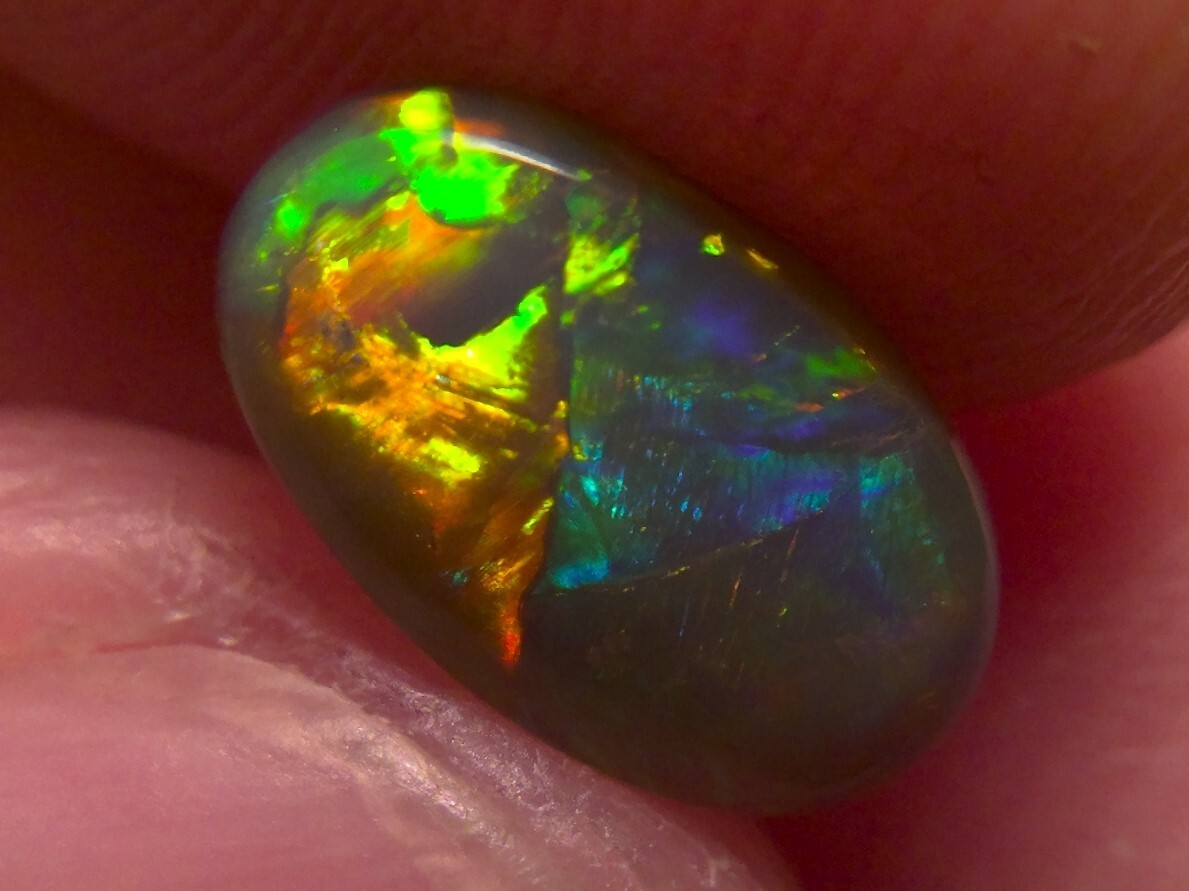 1.25cts Solid Lightning Ridge semi black opal, stunning rainbow fire *see video*