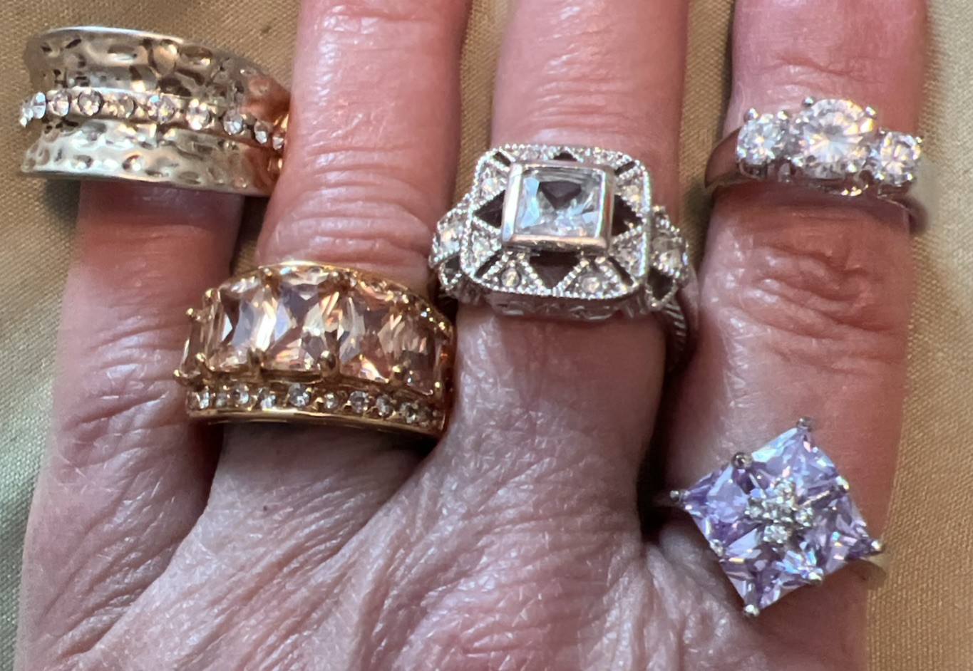 5 Costume Jewelry Rings *Sizes 6 – 7 – 7 1/2* Pictures Of Each Ring Shown