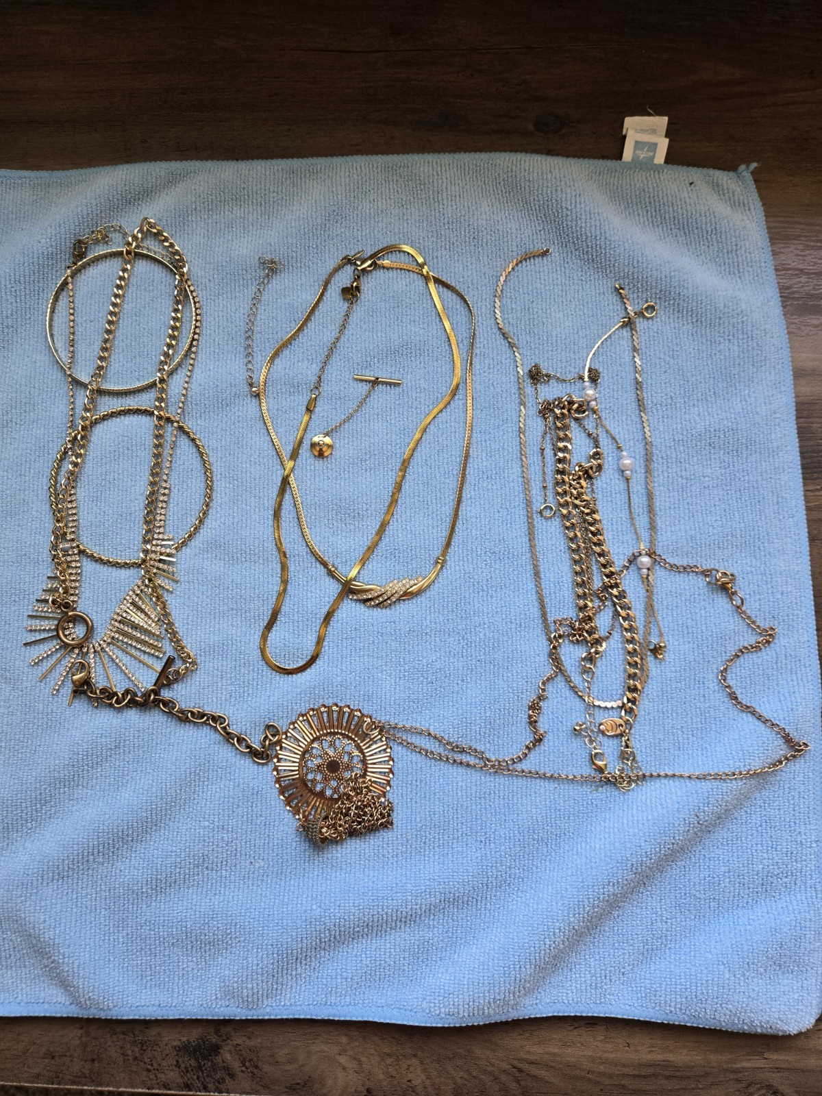 Gold-colored costume jewelry lot, 1,392.1 grams