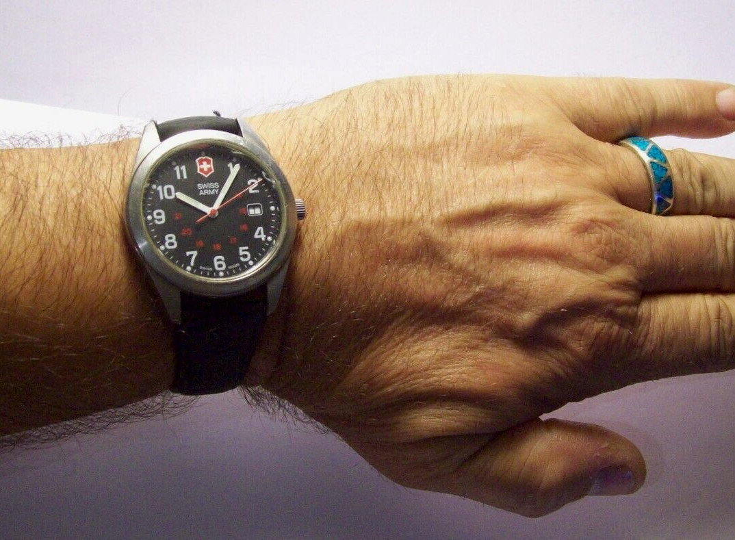 Victorinox Swiss Army Genuine Military Field Mens Watch w/Date Looks & Runs Nice